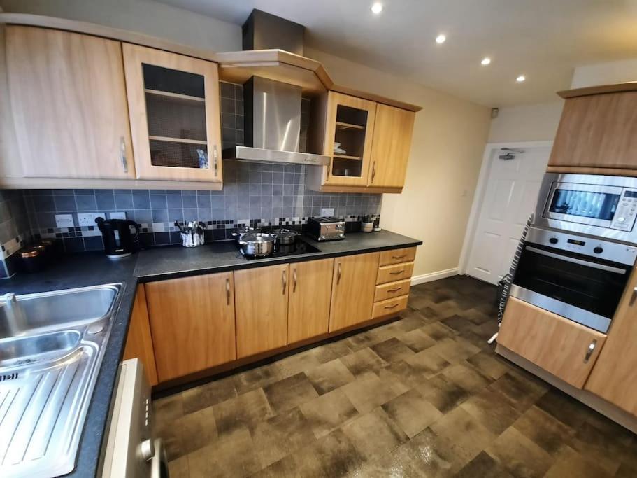 Luxury 5-Bed House Near Nec & Bhx Leilighet Solihull Eksteriør bilde